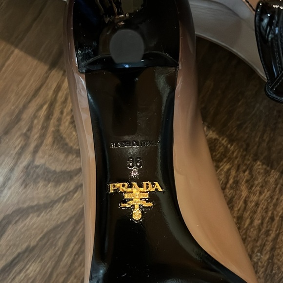 PRADA Parent Leather Pumps- NWOT- gorgeous!!! - Picture 3 of 3